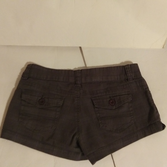 Full Tilt Pants - Full Tilt gray plaid shorts sz 7